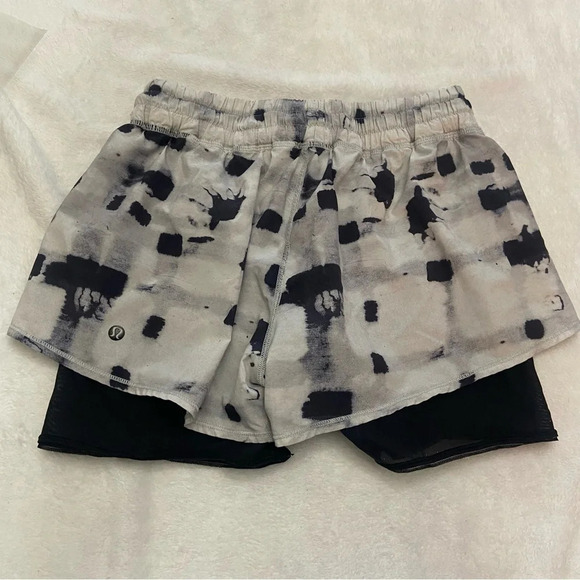 Lululemon hot to street short ghost weave white layered mesh 28722 - Picture 7 of 13